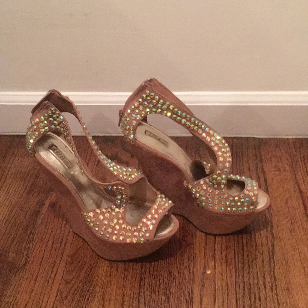 Shoes 👠 - Picture 3 of 4